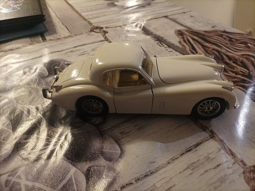 bburago 1:24 jaguar xk 120 1948 - Foto 3 di 19