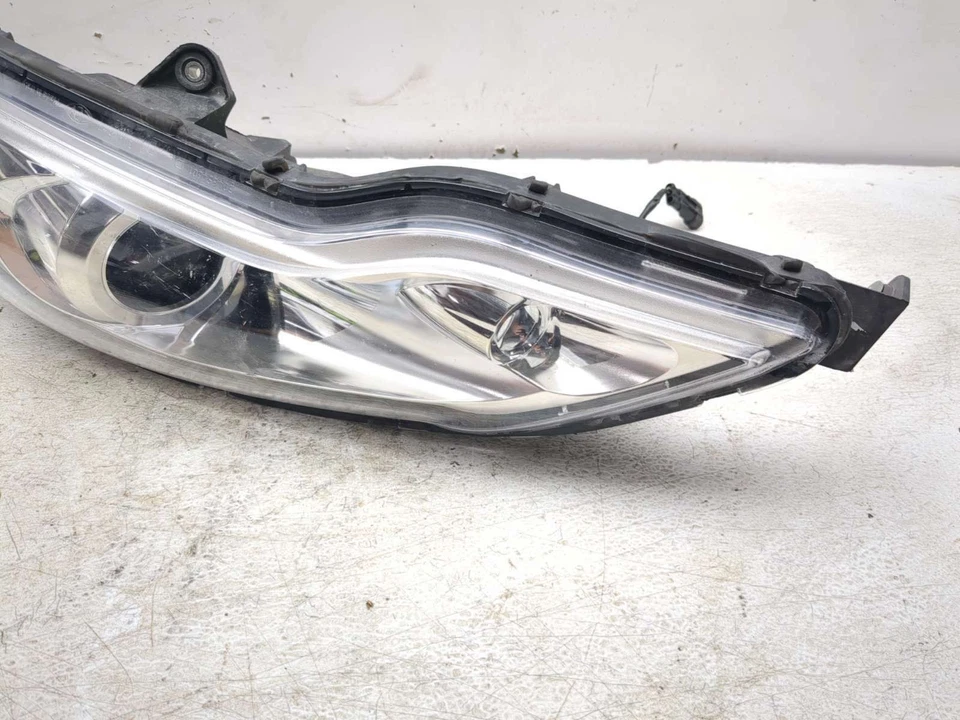 Conjunto de lâmpada de farol dianteiro direito Can Am Spyder Roadster RT 12-19 3048540 - Imagem 2 de 4