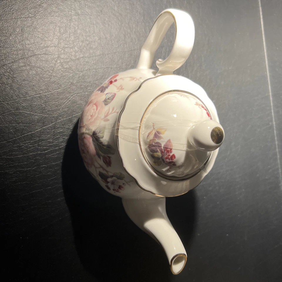 Tetera floral de porcelana fina Grace Teaware - patrón rosa rosa Foto 4 de 4