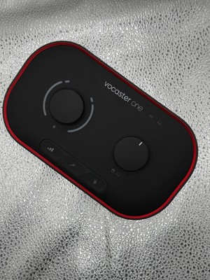 Focusrite Vocaster One USB Audio Interface für Podcasts & Streaming