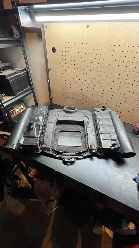 2008 - 2011 Mercedes Benz C Class W204 C300 Engine Motor Cover Intake Cleaner - Image 2 of 4