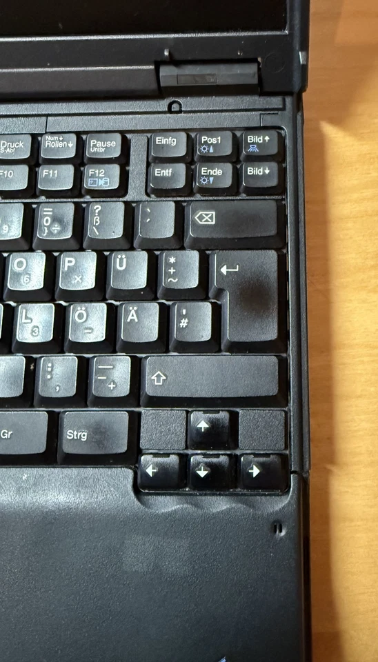 IBM Thinkpad T22 Typ 2647 512MB 100GB mit Dockingstation Windows 2000 Prof. - Bild 4 von 4