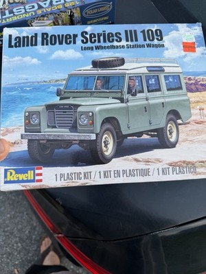 Revell Level 5 Model Kit Land Rover Series III 109 Long Wheelbase Station Wagon