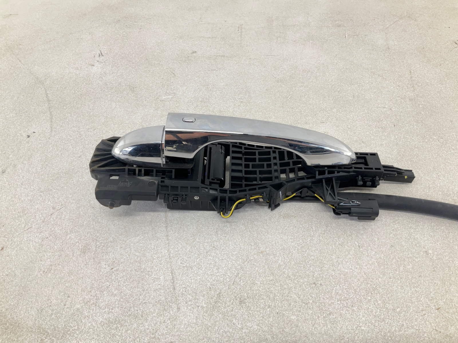 17-20 MASERATI Levante Exterior Front Right Passenger Door Handle W/ Actuator