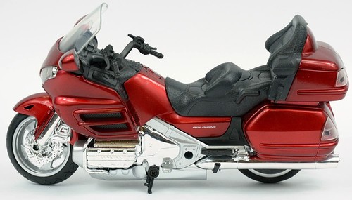 Honda 2010 Gold Wing (Goldwing) Touring Motorcycle 1/12 Scale Model - Picture 5 of 6