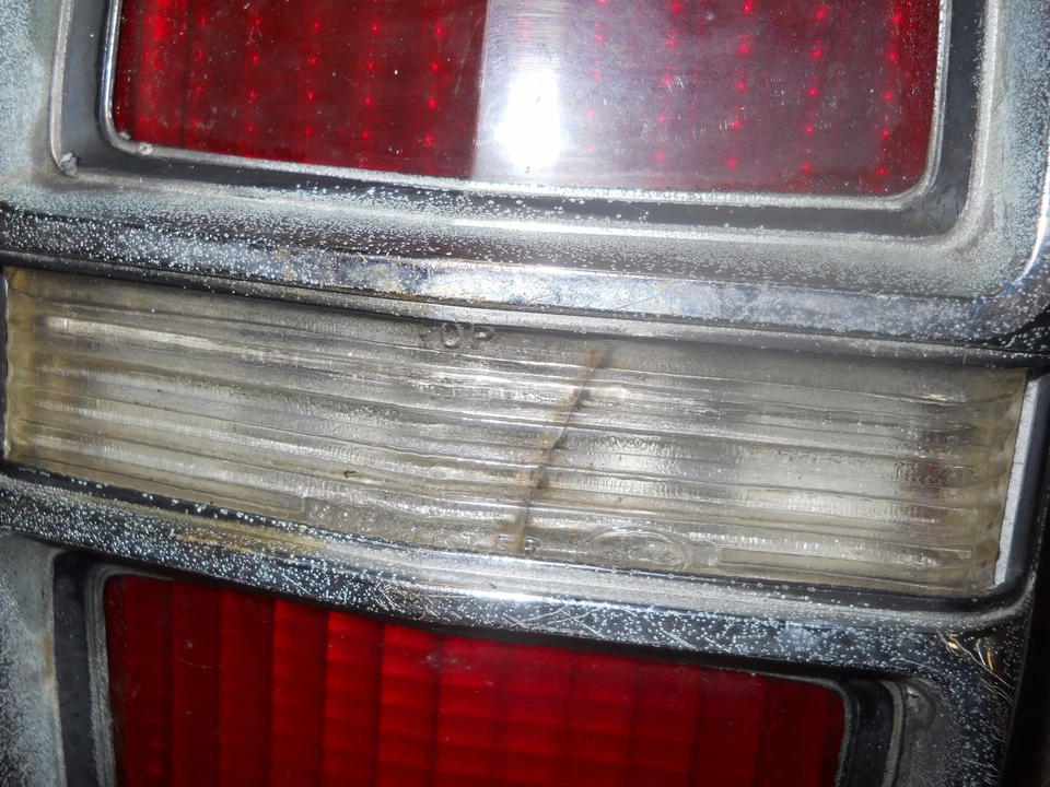 LUZ TRASERA FORD FAIRLANE 1967 ORIGINAL USADA ASIA Foto 3 de 4