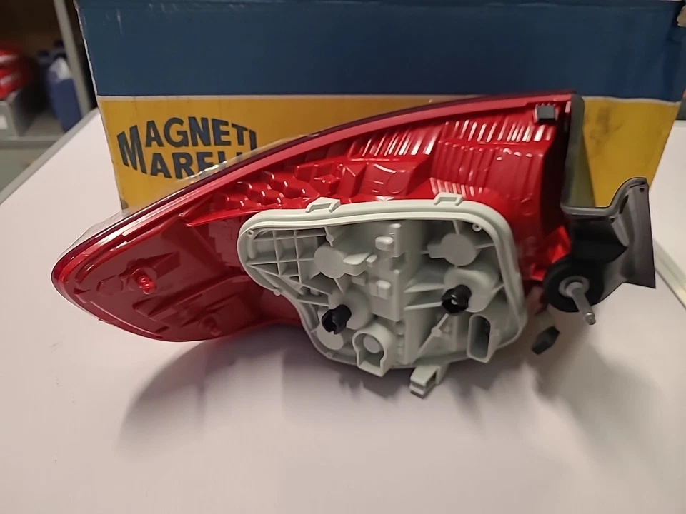 MAGNETI MARELLI REAR LIGHT LLE721 FOR AUDI A3 — 第 3/4 张图片