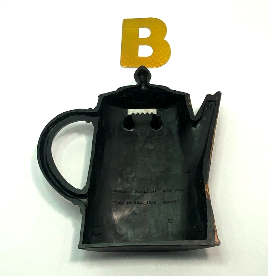 6 VTG 1972 Homco Plastic Wall Kitchen Decor 2 Coffee Pot, 2 Tea Pot & 2