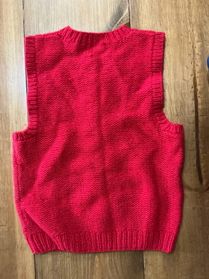 Eagles Eye Vintage Red Sleeveless Womens Sweater Size Medium 100% Wool - Image 2 of 4
