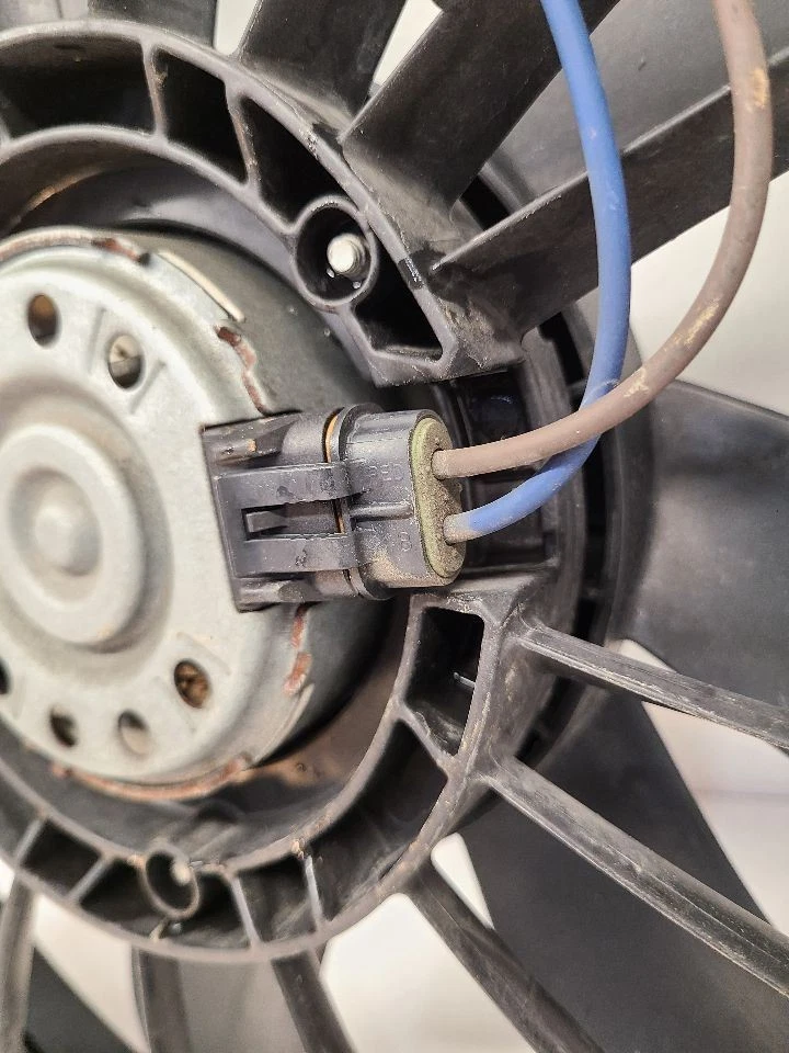 11 - 23 Chrysler 300 Radiator Fan Motor Assembly Single Fan Challenger Charger - Imagem 3 de 4