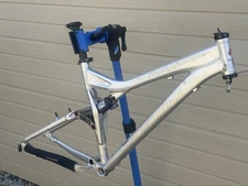 Specialized Stumpjumper FSR M4 30th Anniversary Medium Frame Thomson Seatpost