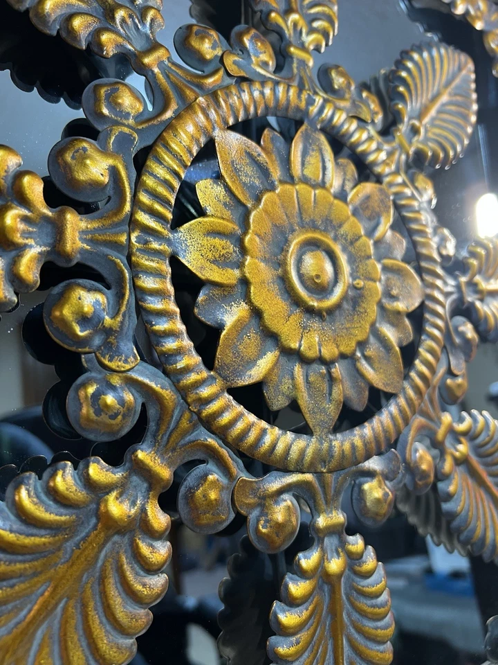 Винтажный большой металлический настенный декор 30x30 дюймов с зеркалом внутри - Изображение 4 из 4