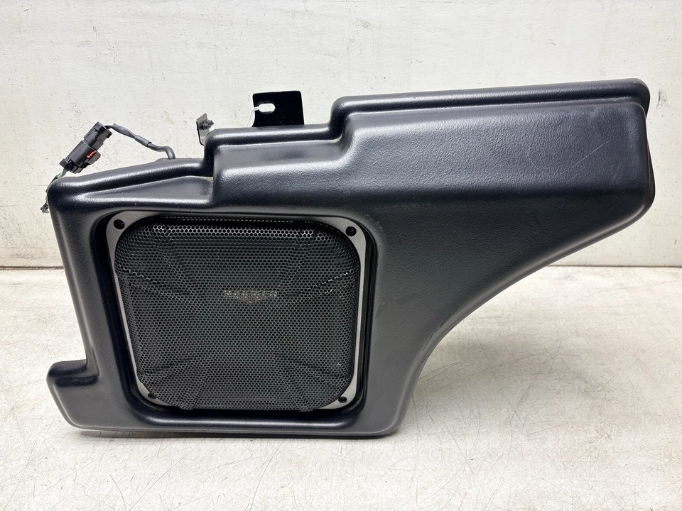 06-10 CARGADOR DODGE CHALLENGER CHRYSLER 300 KICKER SUBWOOFER MONTADO EN EL MALETERO J455 Foto 2 de 4