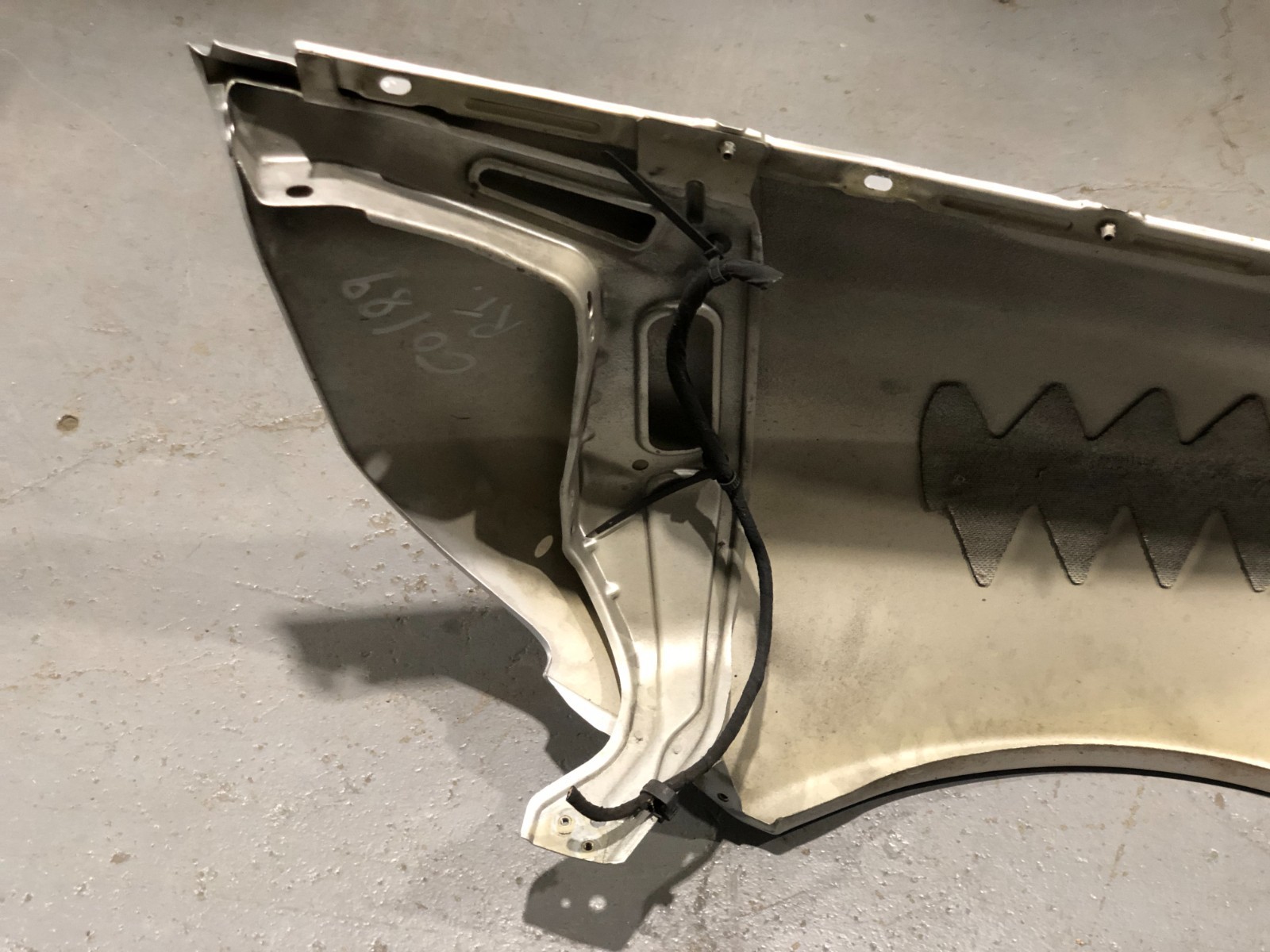 03-13 Maserati Quattroporte M139 Right Passenger Fender Panel GRIGIO TOURING 09