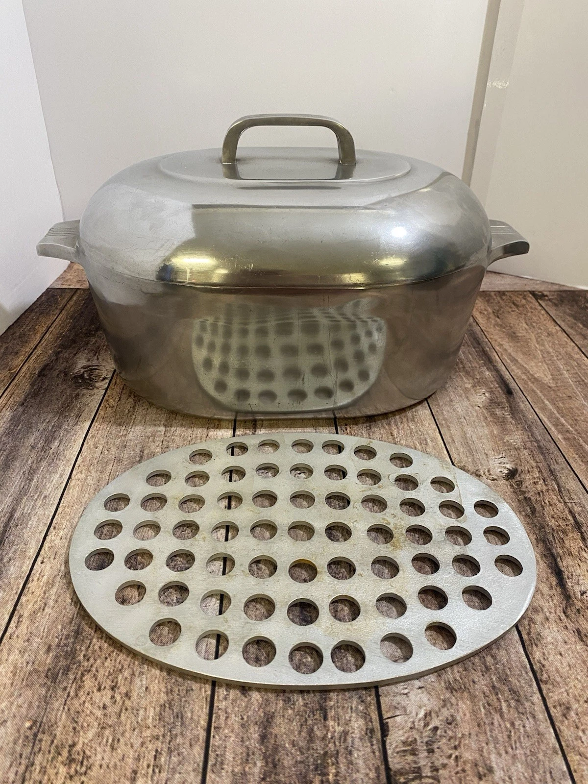 Vintage Wagner Ware Sidney -O- Magnalite 4265 Roaster with Lid and Trivet