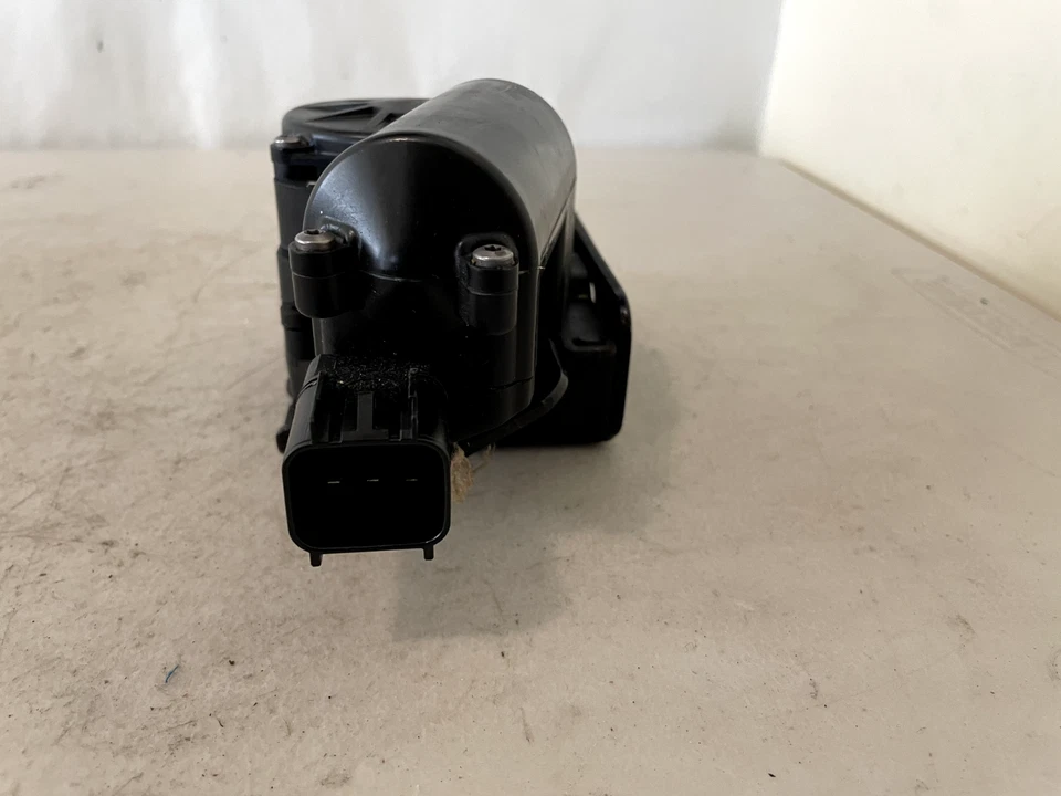 Buick Enclave 2013 puerta levadiza eléctrica cerradura puerta trasera 13581405  Foto 3 de 4