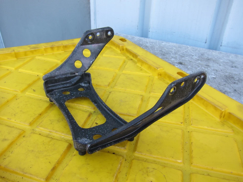 SOPORTE TANQUE GASOLINA DELANTERO HONDA ST1100 OEM MONTAJE Foto 2 de 4