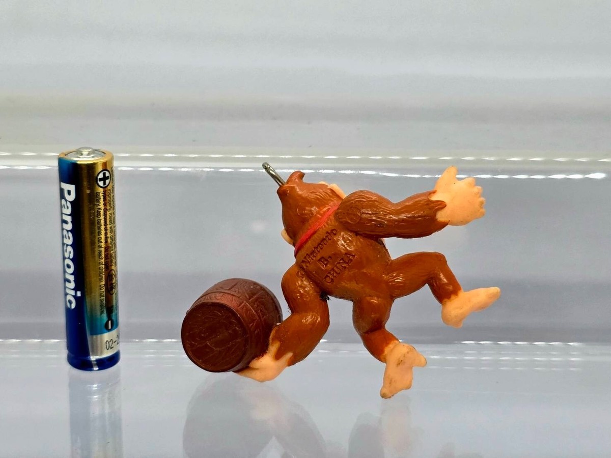 Nintendo Donkey Kong Keychain ドンキーコング Super Nintendo World Donkey Kong Figure Keychain UNIVERSAL