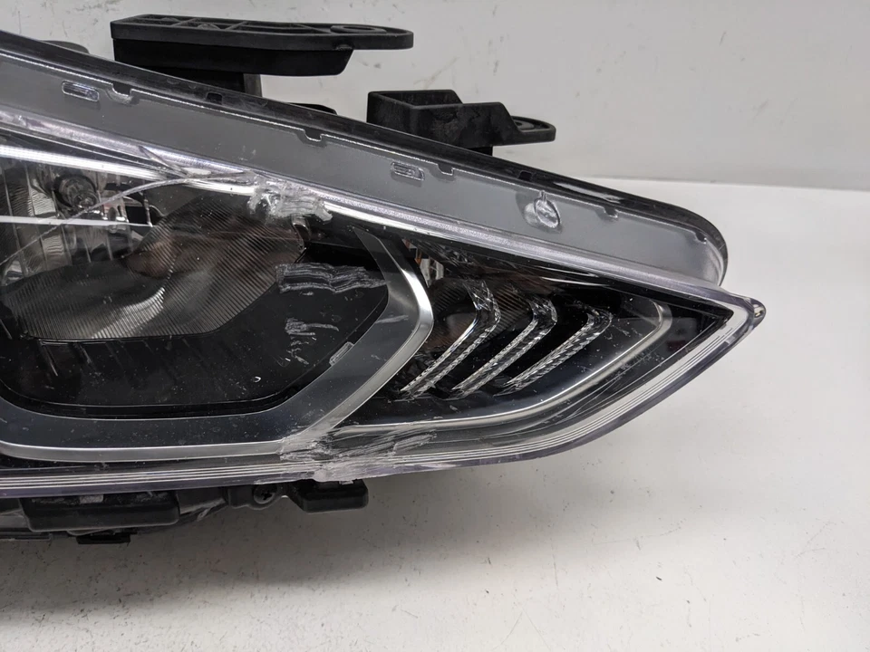 Faro delantero derecho del pasajero Hyundai Genesis G90 2017-2019 daños en la lente Foto 3 de 4