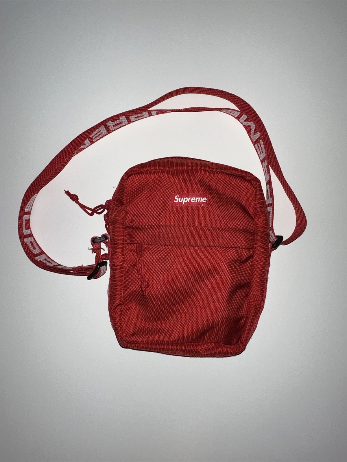 Sac à bandoulière Supreme, rouge (SS18)   Propriétaire original, objet authentique
