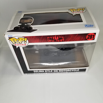 Funko Pop! Ride Deluxe: The Batman - Selina Kyle on Motorcycle Vinyl Figure