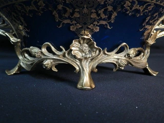 LF44748EC: Porcelana de color azul con soportes detallados de bronce dorado Foto 3 de 4