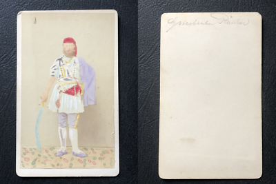 Grèce, Homme en costume traditionnel grec, Brigand grec,, circa