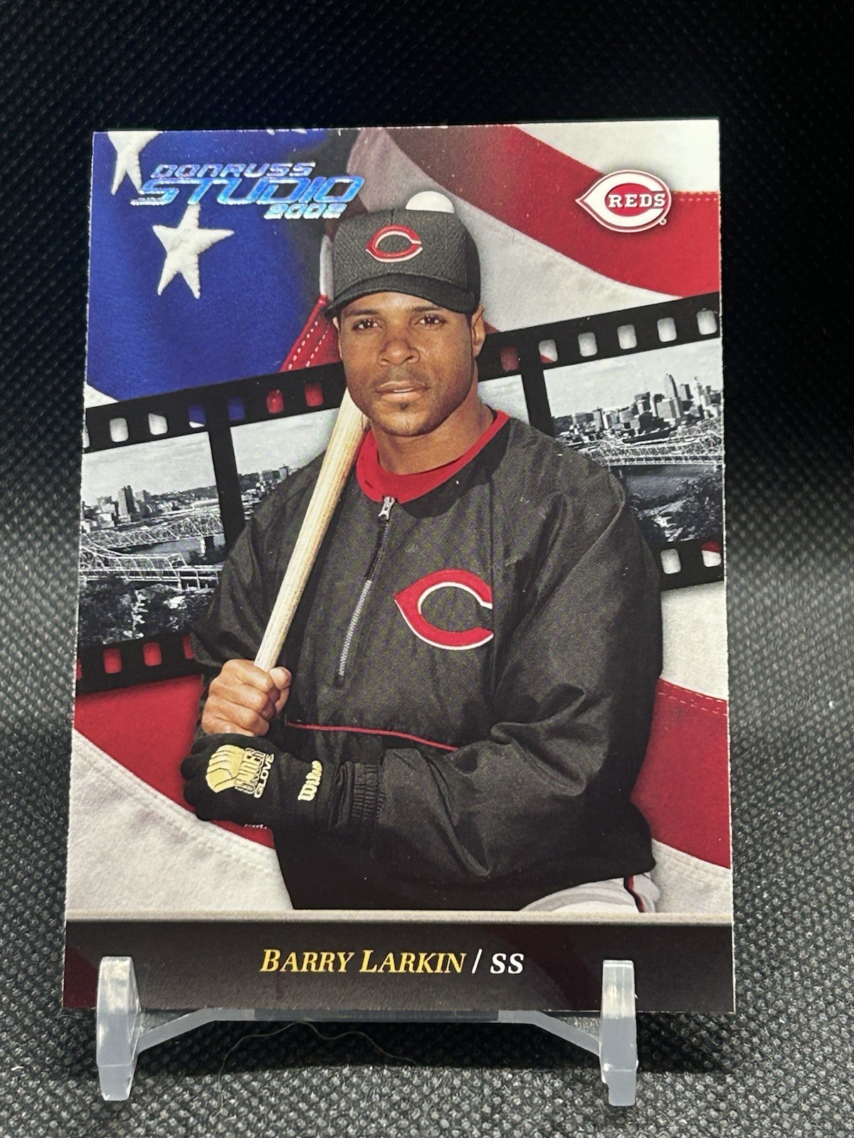 2002 Donruss Studio # 18 Barry Larkin HOF Reds 🔥⚾️🔥