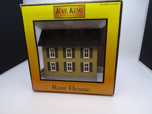 Casa en fila escala King O MTH Rail bronceada con persianas verdes (estante Peter 17319) | Condition: Used