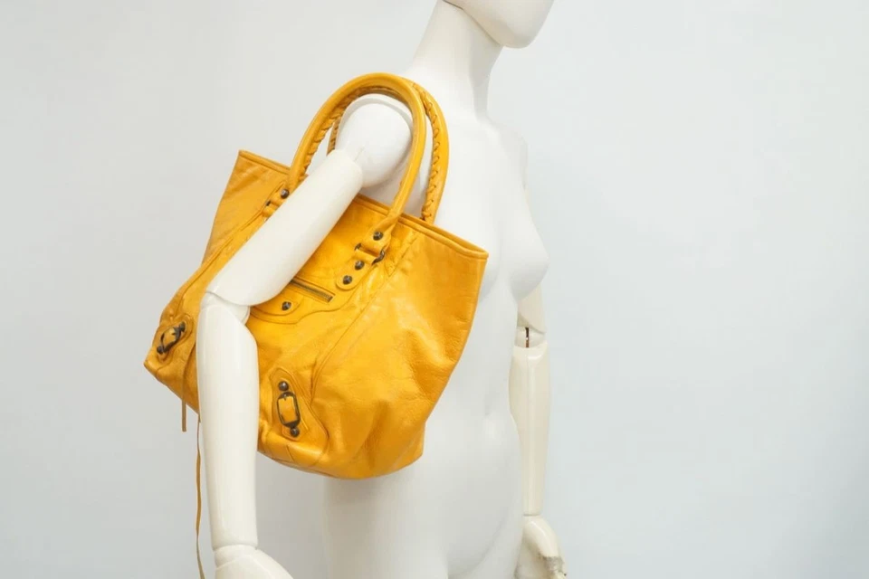 Bolso de Mano BALENCIAGA The Sunday 228750 7060 K1669 Tachuelas Cuero Amarillo 4478h Foto 2 de 4