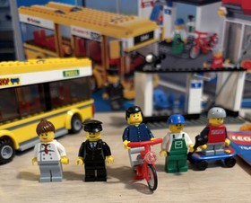 LEGO City City Corner 7641 Bus & Pizza Shop - PARTIAL set w/ manuals + box