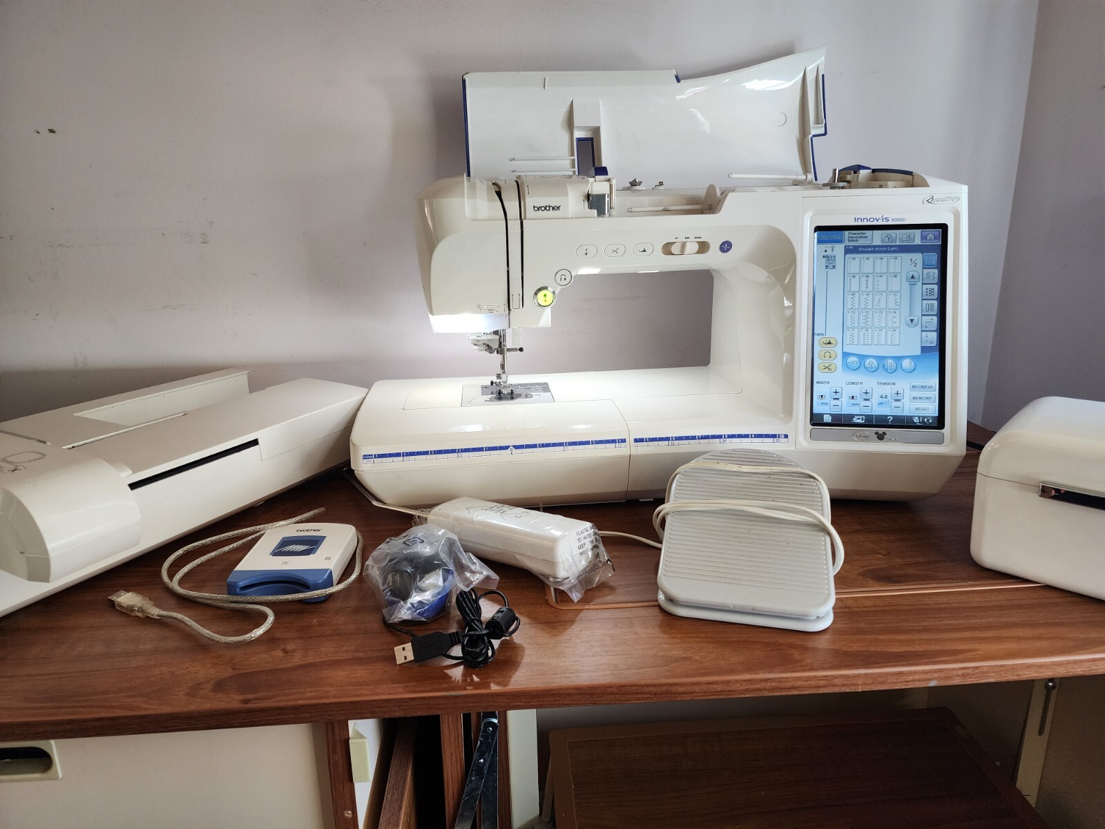 Brother Quattro Innov'is 6000D Embroidery Sewing Quilting Machine Case
