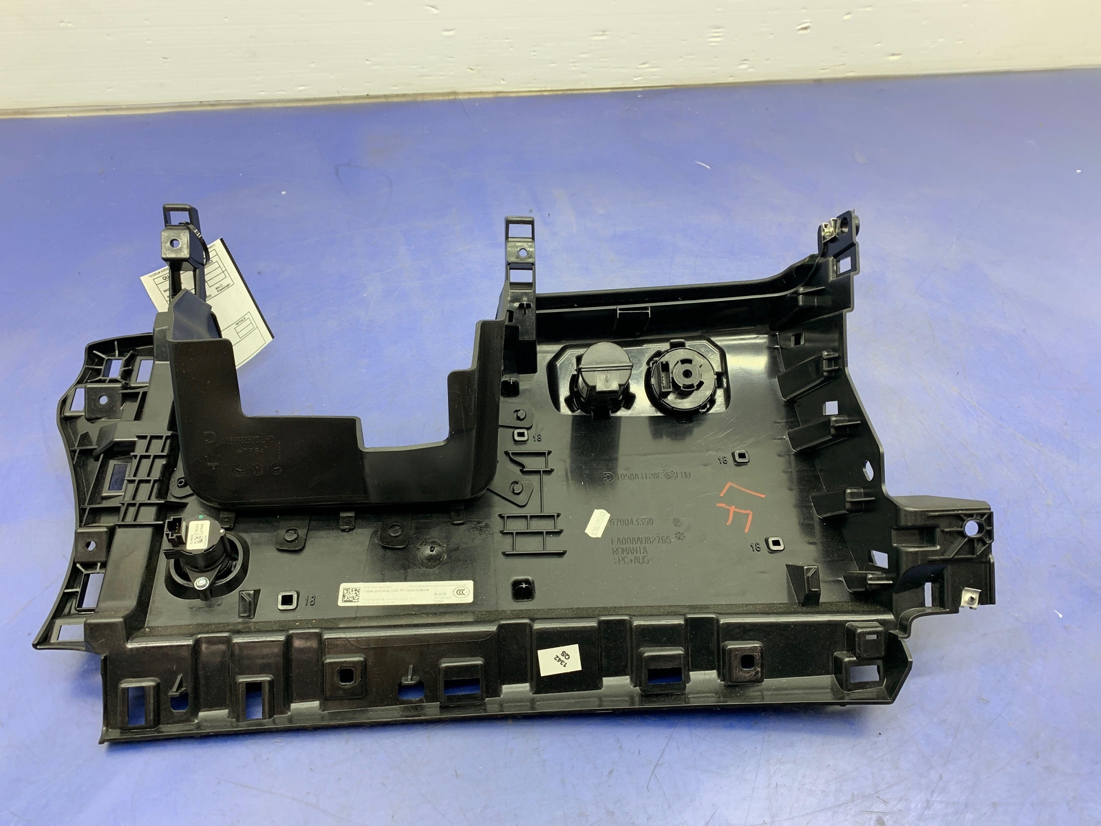 2017-2020 MASERATI LEVANTE M161 LEFT FRONT LOWER DASHBOARD *WEAR* 670049172