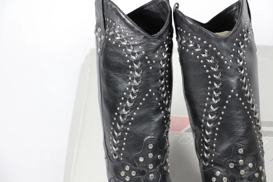 Botas Biondini negras tachonadas de cuero vintage EU38 talla US 8 --NECESITA REPARACIÓN DE TACÓN-- Foto 3 de 4