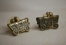 MJ Signed Fashion Jewelry Covered Wagon Prairie Pierced Earrings Brass Tone i