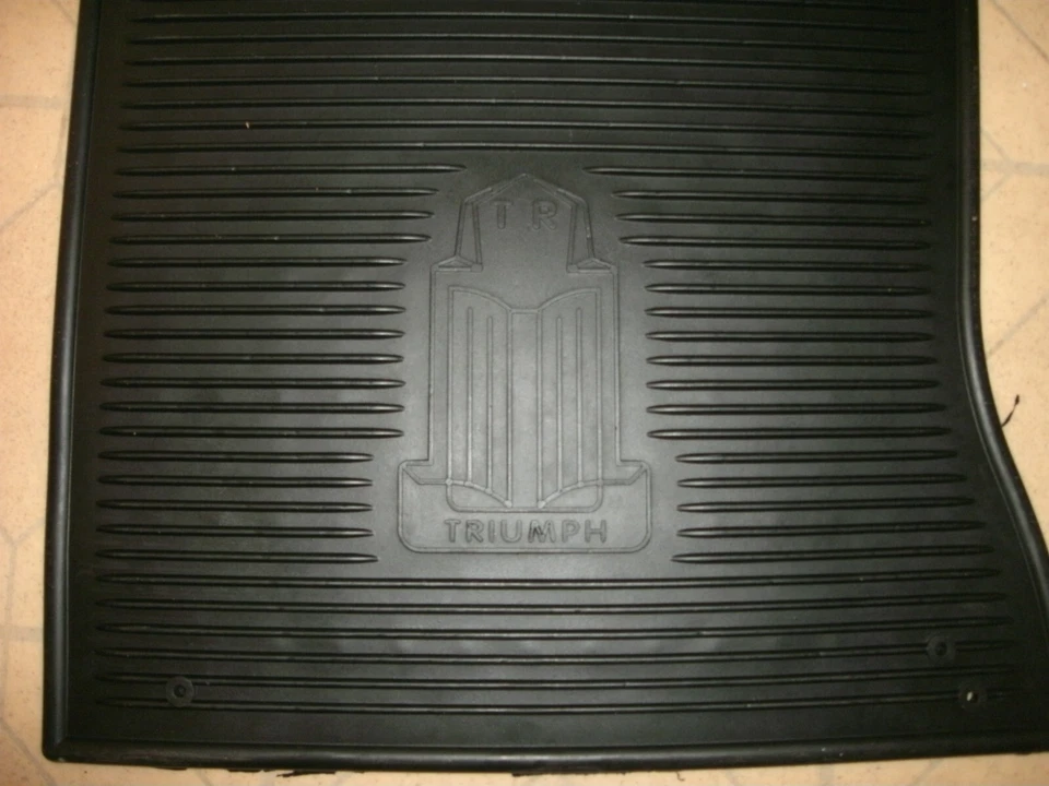 JUEGO DE ALFOMBRILLAS DE GOMA ESTILO AMCO DE ALTA RESISTENCIA TRIUMPH TR2 TR3 TR4 TR250 TR6 53-76 Foto 2 de 4