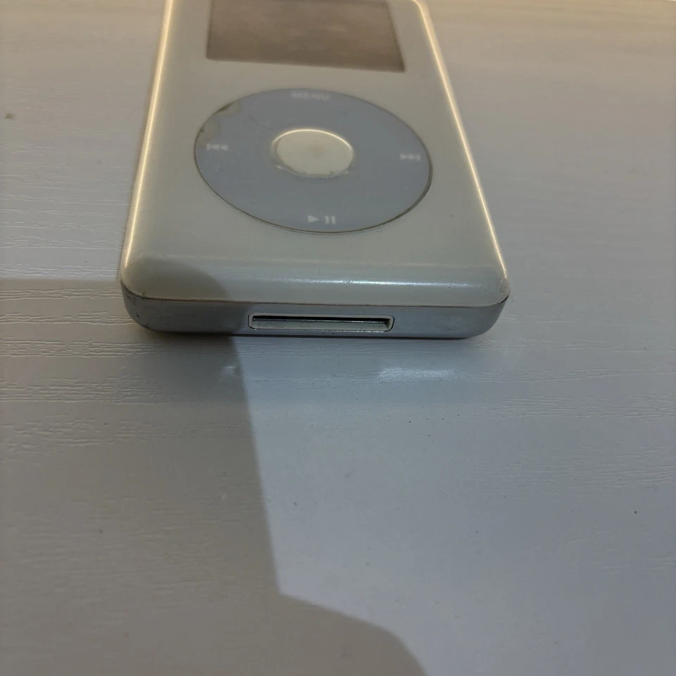 Apple iPod Classic 4th Generation - Image 3 of 4