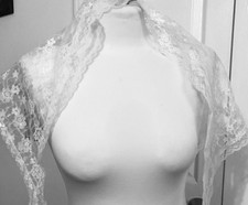 Vintage Ladies IVORY LACE MANTILLA Triangle Church Veil Head Cover 82cm x 110cm