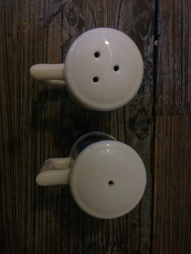 Vintage 1989 Universal Studios Hollywood Florida Salt and Pepper Shakers 2 1/4" - Picture 5 of 12