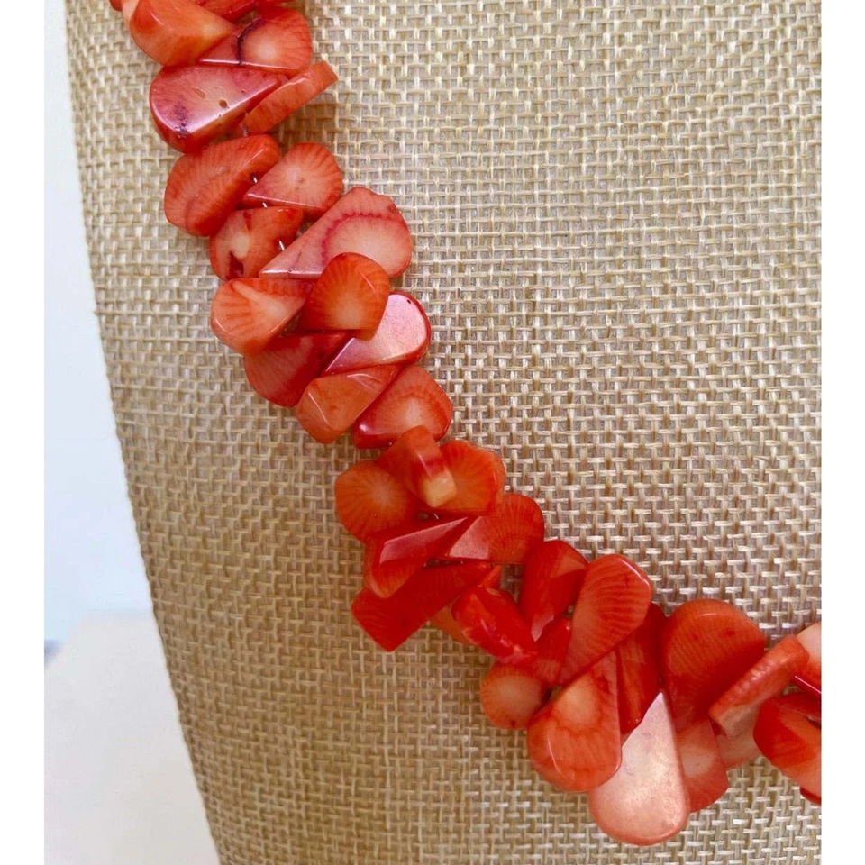 Collar Coral Salmón 24.5" Largo  Foto 4 de 4