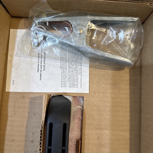 Lincoln Electric SP-125 Plus MIG Welder Kit 120V Wire Feed NEW NIB + EXTRAS - Picture 12 of 24