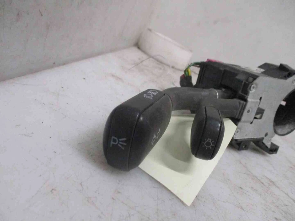 Commodo clignotant 4D0953513P01C Audi A4 I AVANT - Photo 3/4