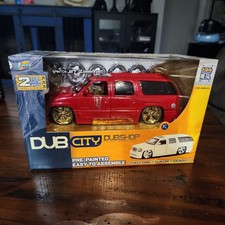JADA TOYS DUB GMC DENALI 02 Yukon Low Rider rojo con ruedas giratorias RARO 1:24