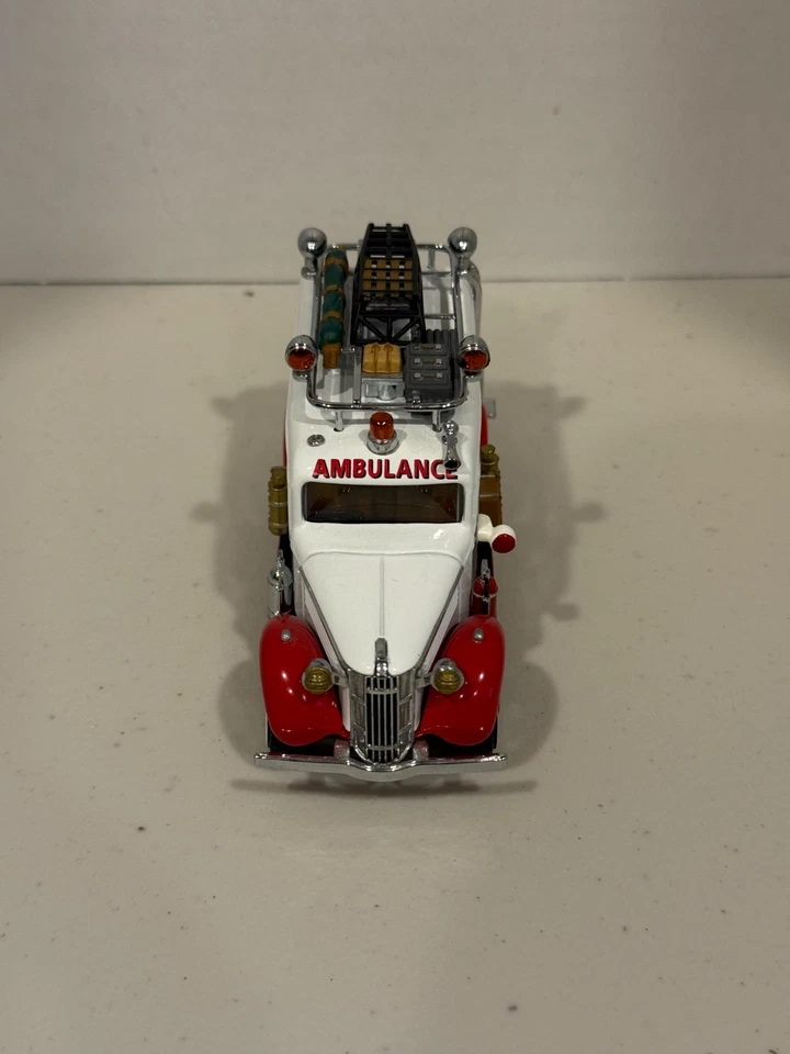 Matchbox Model of Yesteryear 1937 Vintage Gmc Ambulance YM35192 - Image 3 of 4