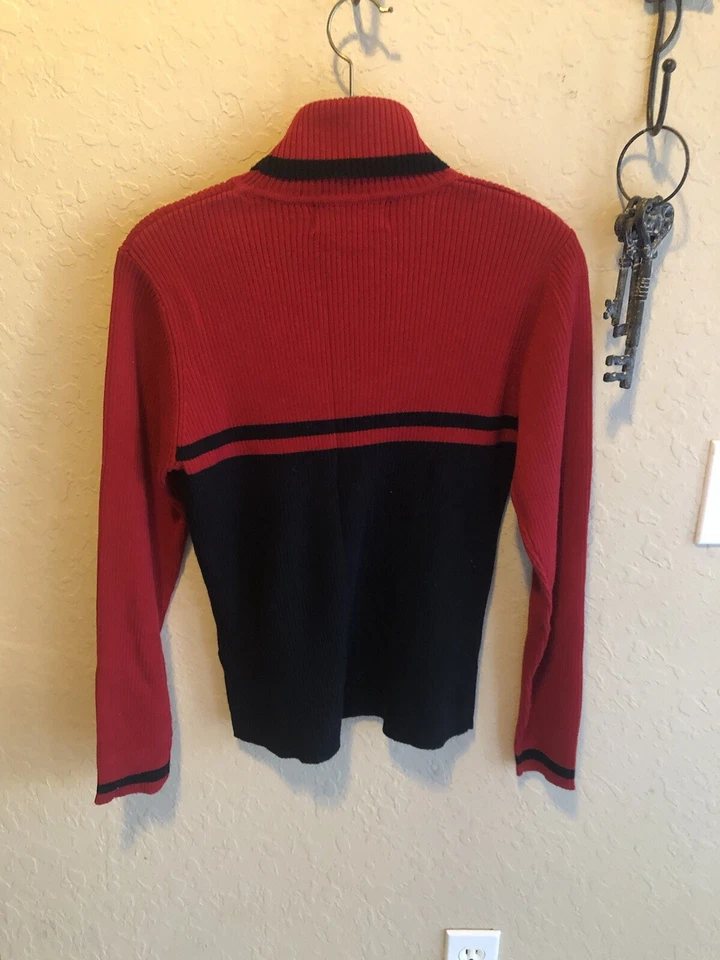 Suéter para mujer cuello tortuga manga larga talla pequeña bloque color rojo y negro Foto 3 de 4