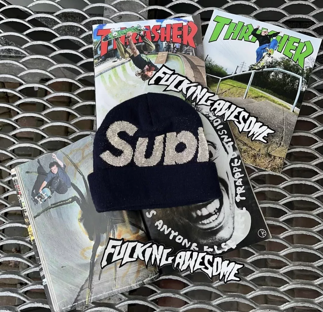 SUPREME REFLET GRAND LOGOBEANIE BLEU MARINE