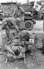 WW2 WWII Photo World War Two / US Army Soldiers in Action Normandy July 1944