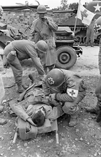 WW2 WWII Photo World War Two / US Army Soldiers in Action Normandy July 1944