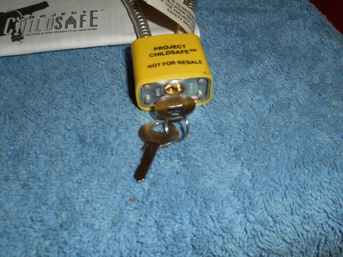 Child Safe HANDGUN LOCK with 2 Keys Firearms Protection NEW Gun Lock Project - Picture 3 of 4
