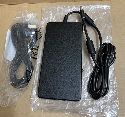 Original Dell GA240PE1-00 19,5V 12,A Laptop Dock AC Netzteil Adapter